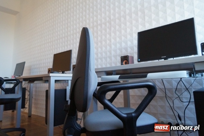 Zdjęcie w galerii na portalu naszraciborz.pl: Biblioteka w Nędzy jak u Billa Gatesa  wiadomości z regionu