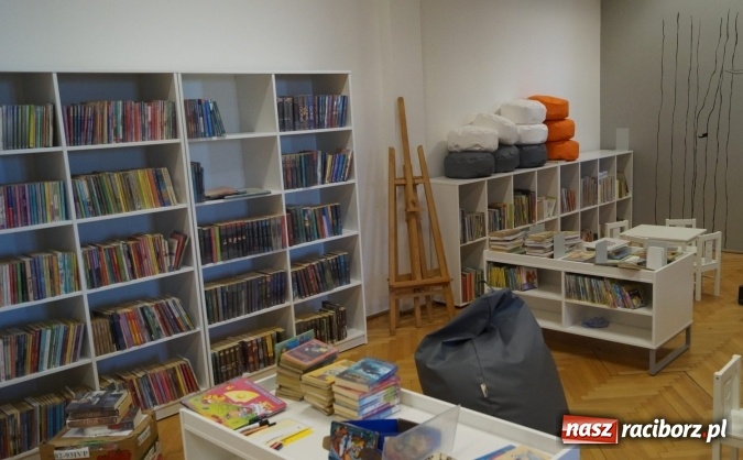Zdjęcie w galerii na portalu naszraciborz.pl: Biblioteka w Nędzy jak u Billa Gatesa  wiadomości z regionu