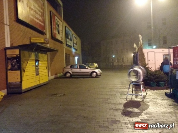 Zdjęcie w galerii na portalu naszraciborz.pl: Przedświąteczna gorączka zakupów i zderzenie z kurierem  wiadomości z regionu