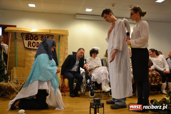 Zdjęcie w galerii na portalu naszraciborz.pl: Spotkanie wigilijne Środowiskowego Domu Samopomocy w Raciborzu wiadomości z regionu