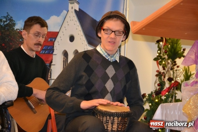 Zdjęcie w galerii na portalu naszraciborz.pl: Spotkanie wigilijne Środowiskowego Domu Samopomocy w Raciborzu wiadomości z regionu