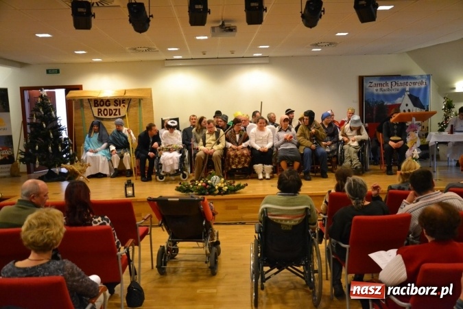 Zdjęcie w galerii na portalu naszraciborz.pl: Spotkanie wigilijne Środowiskowego Domu Samopomocy w Raciborzu wiadomości z regionu