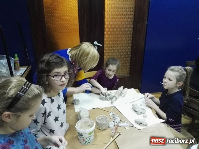 Zdjęcie w galerii na portalu naszraciborz.pl: Warsztaty ceramiczne w Młodzieżowym Domu Kultury wiadomości z regionu
