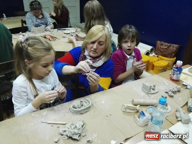 Zdjęcie w galerii na portalu naszraciborz.pl: Warsztaty ceramiczne w Młodzieżowym Domu Kultury wiadomości z regionu