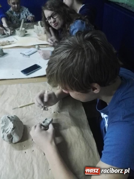 Zdjęcie w galerii na portalu naszraciborz.pl: Warsztaty ceramiczne w Młodzieżowym Domu Kultury wiadomości z regionu