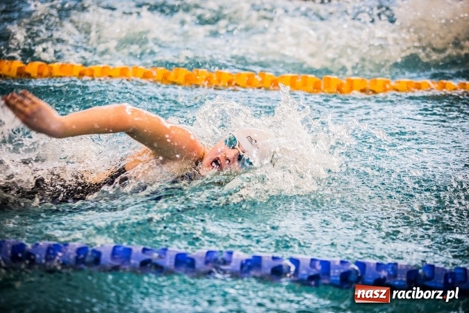Zdjęcie w galerii na portalu naszraciborz.pl: Ze Śląska na Olimpijskie Areny - młodzi pływacy rywalizowali na pływalni SMS-u  wiadomości z regionu