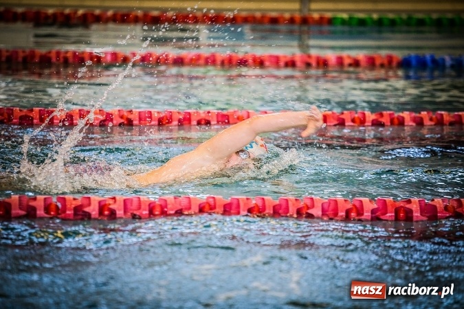 Zdjęcie w galerii na portalu naszraciborz.pl: Ze Śląska na Olimpijskie Areny - młodzi pływacy rywalizowali na pływalni SMS-u  wiadomości z regionu