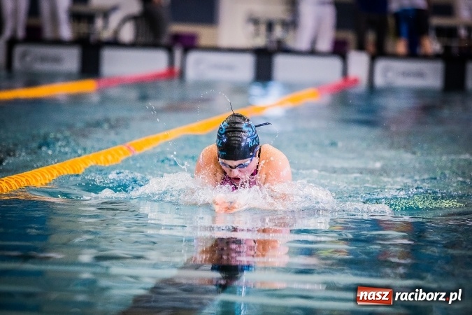 Zdjęcie w galerii na portalu naszraciborz.pl: Ze Śląska na Olimpijskie Areny - młodzi pływacy rywalizowali na pływalni SMS-u  wiadomości z regionu