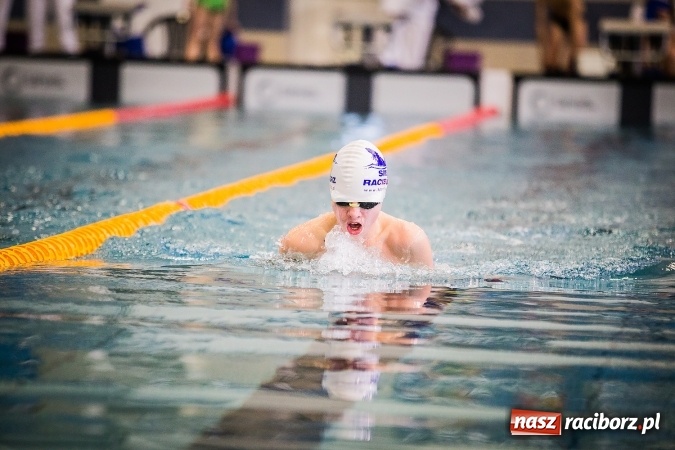 Zdjęcie w galerii na portalu naszraciborz.pl: Ze Śląska na Olimpijskie Areny - młodzi pływacy rywalizowali na pływalni SMS-u  wiadomości z regionu