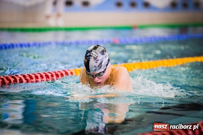Zdjęcie w galerii na portalu naszraciborz.pl: Ze Śląska na Olimpijskie Areny - młodzi pływacy rywalizowali na pływalni SMS-u  wiadomości z regionu