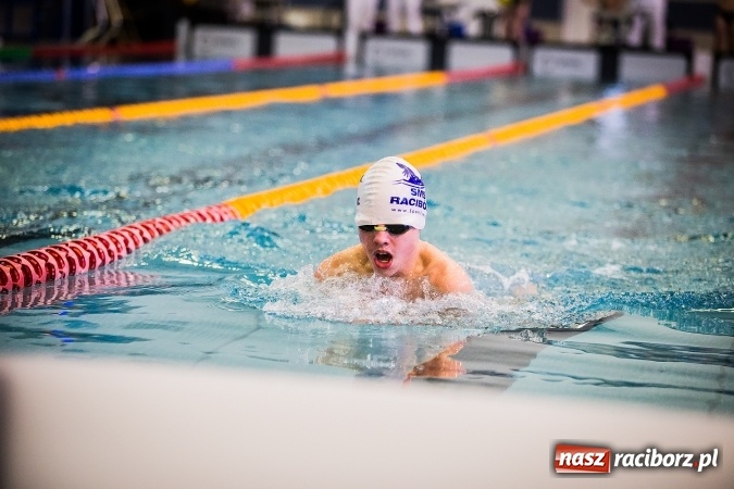 Zdjęcie w galerii na portalu naszraciborz.pl: Ze Śląska na Olimpijskie Areny - młodzi pływacy rywalizowali na pływalni SMS-u  wiadomości z regionu