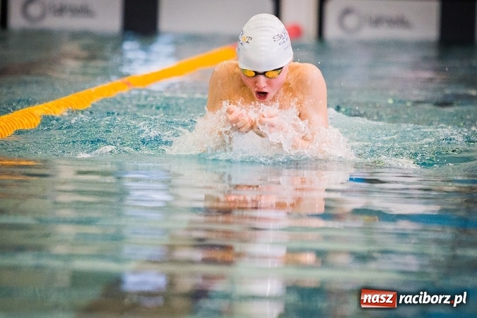 Zdjęcie w galerii na portalu naszraciborz.pl: Ze Śląska na Olimpijskie Areny - młodzi pływacy rywalizowali na pływalni SMS-u  wiadomości z regionu