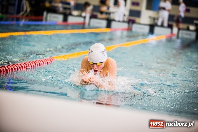 Zdjęcie w galerii na portalu naszraciborz.pl: Ze Śląska na Olimpijskie Areny - młodzi pływacy rywalizowali na pływalni SMS-u  wiadomości z regionu