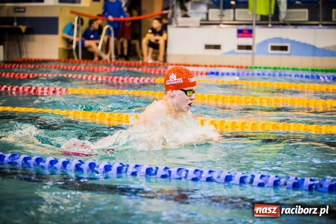 Zdjęcie w galerii na portalu naszraciborz.pl: Ze Śląska na Olimpijskie Areny - młodzi pływacy rywalizowali na pływalni SMS-u  wiadomości z regionu