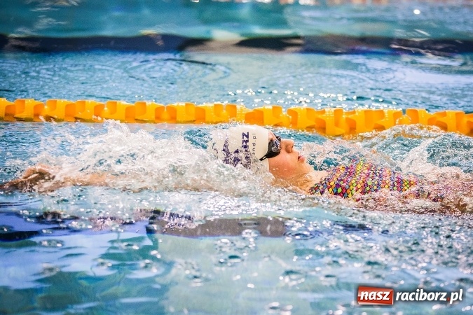 Zdjęcie w galerii na portalu naszraciborz.pl: Ze Śląska na Olimpijskie Areny - młodzi pływacy rywalizowali na pływalni SMS-u  wiadomości z regionu