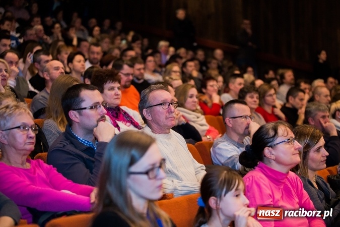 Zdjęcie w galerii na portalu naszraciborz.pl: To właśnie tego wieczoru, od bardzo wielu wieków,  pod dachem tkliwej kolędy Bóg rodzi się w człowieku wiadomości z regionu