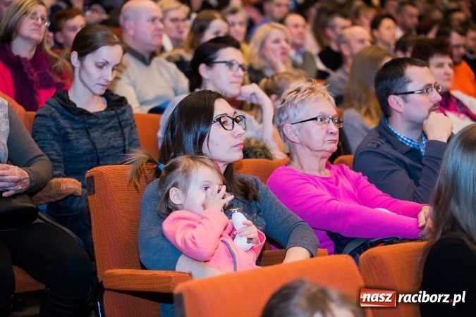 Zdjęcie w galerii na portalu naszraciborz.pl: To właśnie tego wieczoru, od bardzo wielu wieków,  pod dachem tkliwej kolędy Bóg rodzi się w człowieku wiadomości z regionu