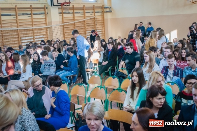 Zdjęcie w galerii na portalu naszraciborz.pl: W II LO obchodzono Dzień Patrona Szkoły wiadomości z regionu