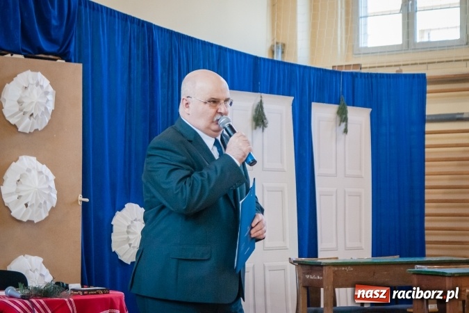 Zdjęcie w galerii na portalu naszraciborz.pl: W II LO obchodzono Dzień Patrona Szkoły wiadomości z regionu