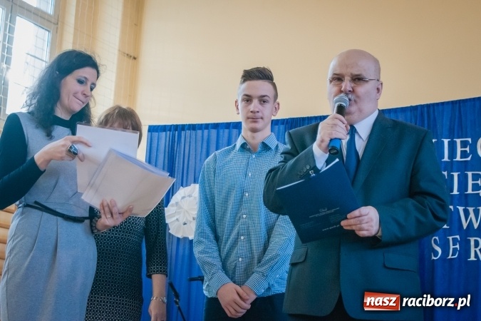Zdjęcie w galerii na portalu naszraciborz.pl: W II LO obchodzono Dzień Patrona Szkoły wiadomości z regionu