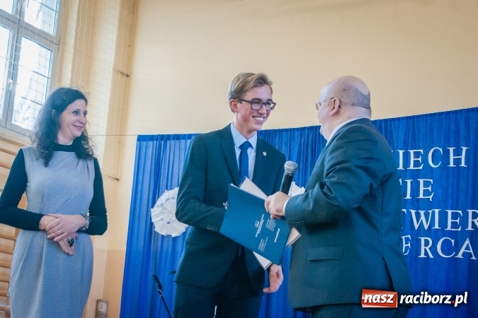 Zdjęcie w galerii na portalu naszraciborz.pl: W II LO obchodzono Dzień Patrona Szkoły wiadomości z regionu