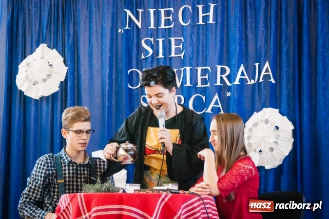 Zdjęcie w galerii na portalu naszraciborz.pl: W II LO obchodzono Dzień Patrona Szkoły wiadomości z regionu