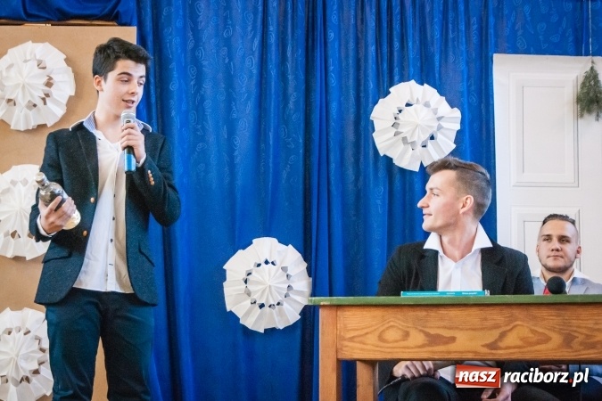 Zdjęcie w galerii na portalu naszraciborz.pl: W II LO obchodzono Dzień Patrona Szkoły wiadomości z regionu