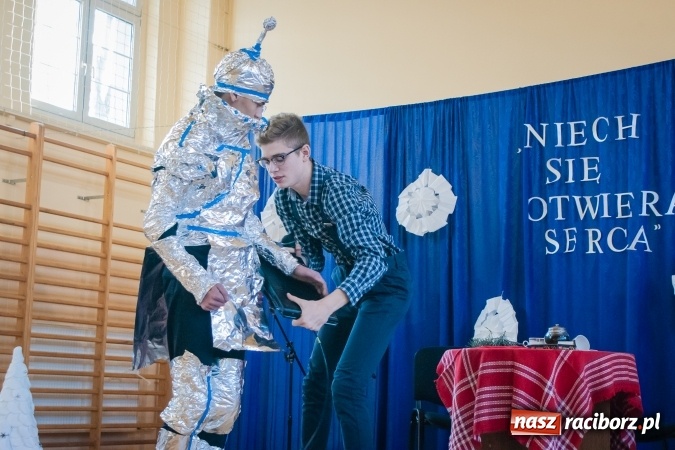 Zdjęcie w galerii na portalu naszraciborz.pl: W II LO obchodzono Dzień Patrona Szkoły wiadomości z regionu