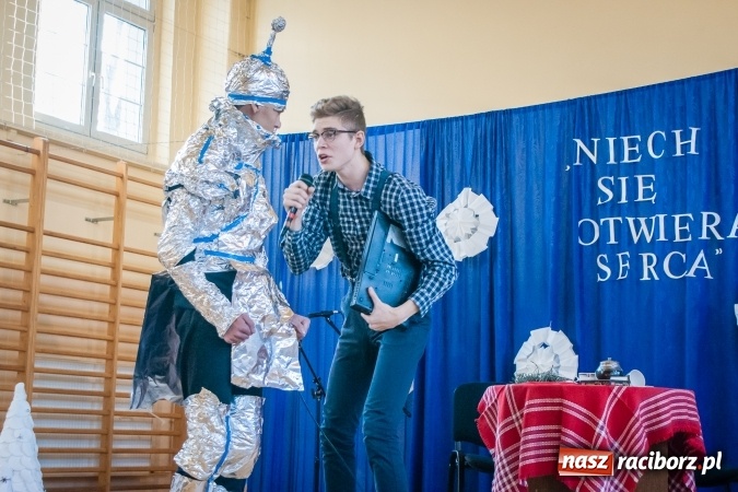 Zdjęcie w galerii na portalu naszraciborz.pl: W II LO obchodzono Dzień Patrona Szkoły wiadomości z regionu