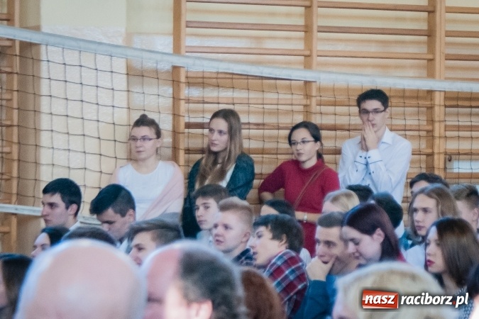 Zdjęcie w galerii na portalu naszraciborz.pl: W II LO obchodzono Dzień Patrona Szkoły wiadomości z regionu