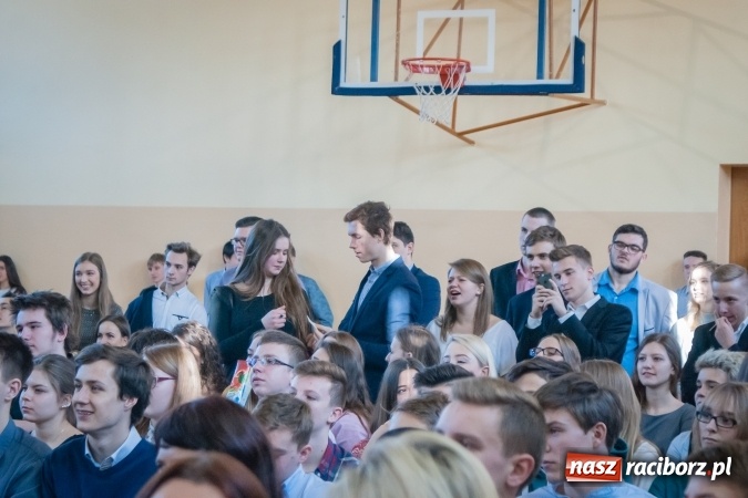 Zdjęcie w galerii na portalu naszraciborz.pl: W II LO obchodzono Dzień Patrona Szkoły wiadomości z regionu