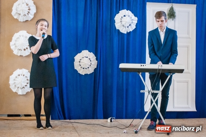 Zdjęcie w galerii na portalu naszraciborz.pl: W II LO obchodzono Dzień Patrona Szkoły wiadomości z regionu