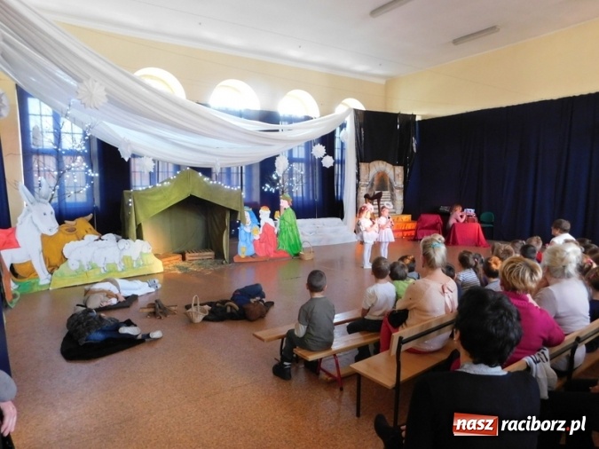 Zdjęcie w galerii na portalu naszraciborz.pl: Jest taki dzień, czyli Jasełka w SP 4  wiadomości z regionu