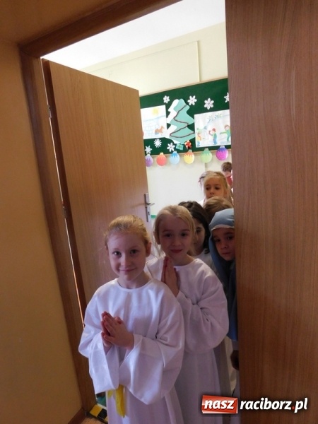Zdjęcie w galerii na portalu naszraciborz.pl: Jest taki dzień, czyli Jasełka w SP 4  wiadomości z regionu