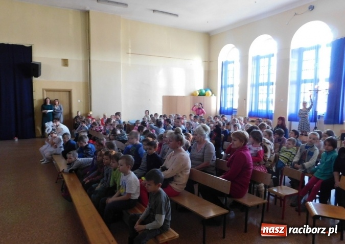 Zdjęcie w galerii na portalu naszraciborz.pl: Jest taki dzień, czyli Jasełka w SP 4  wiadomości z regionu