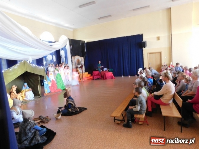 Zdjęcie w galerii na portalu naszraciborz.pl: Jest taki dzień, czyli Jasełka w SP 4  wiadomości z regionu