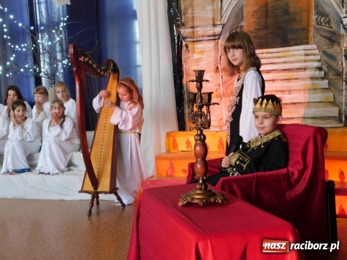Zdjęcie w galerii na portalu naszraciborz.pl: Jest taki dzień, czyli Jasełka w SP 4  wiadomości z regionu