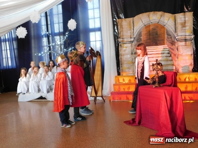 Zdjęcie w galerii na portalu naszraciborz.pl: Jest taki dzień, czyli Jasełka w SP 4  wiadomości z regionu
