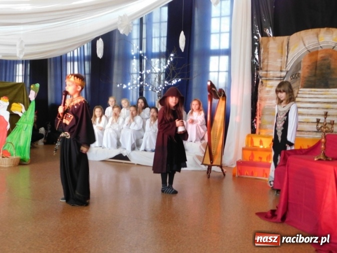 Zdjęcie w galerii na portalu naszraciborz.pl: Jest taki dzień, czyli Jasełka w SP 4  wiadomości z regionu