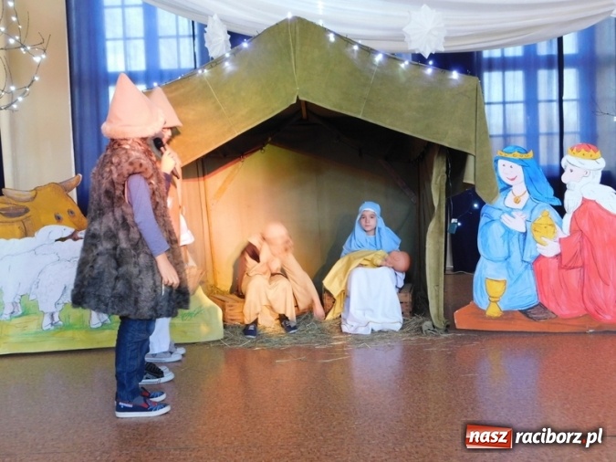 Zdjęcie w galerii na portalu naszraciborz.pl: Jest taki dzień, czyli Jasełka w SP 4  wiadomości z regionu