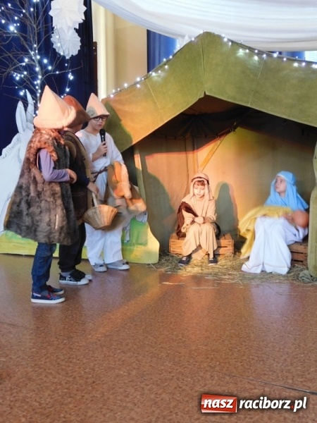 Zdjęcie w galerii na portalu naszraciborz.pl: Jest taki dzień, czyli Jasełka w SP 4  wiadomości z regionu