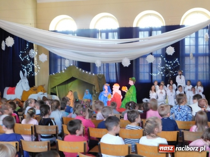 Zdjęcie w galerii na portalu naszraciborz.pl: Jest taki dzień, czyli Jasełka w SP 4  wiadomości z regionu