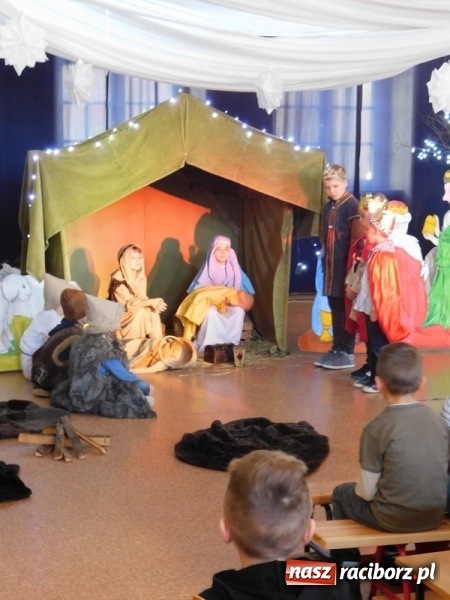 Zdjęcie w galerii na portalu naszraciborz.pl: Jest taki dzień, czyli Jasełka w SP 4  wiadomości z regionu