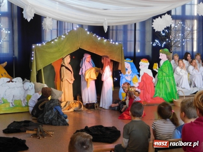 Zdjęcie w galerii na portalu naszraciborz.pl: Jest taki dzień, czyli Jasełka w SP 4  wiadomości z regionu