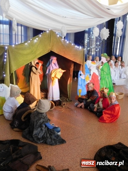 Zdjęcie w galerii na portalu naszraciborz.pl: Jest taki dzień, czyli Jasełka w SP 4  wiadomości z regionu