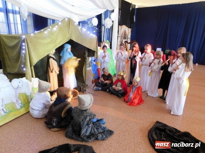Zdjęcie w galerii na portalu naszraciborz.pl: Jest taki dzień, czyli Jasełka w SP 4  wiadomości z regionu