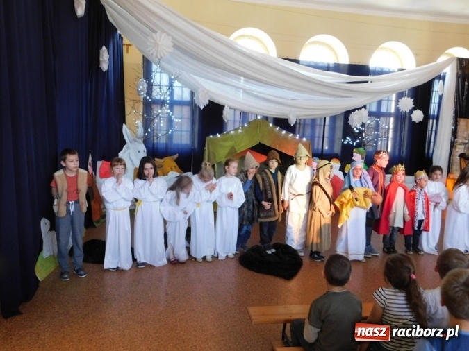 Zdjęcie w galerii na portalu naszraciborz.pl: Jest taki dzień, czyli Jasełka w SP 4  wiadomości z regionu