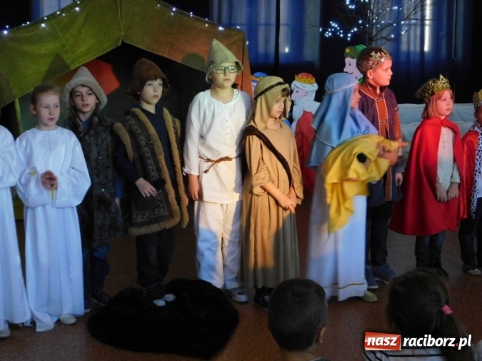 Zdjęcie w galerii na portalu naszraciborz.pl: Jest taki dzień, czyli Jasełka w SP 4  wiadomości z regionu