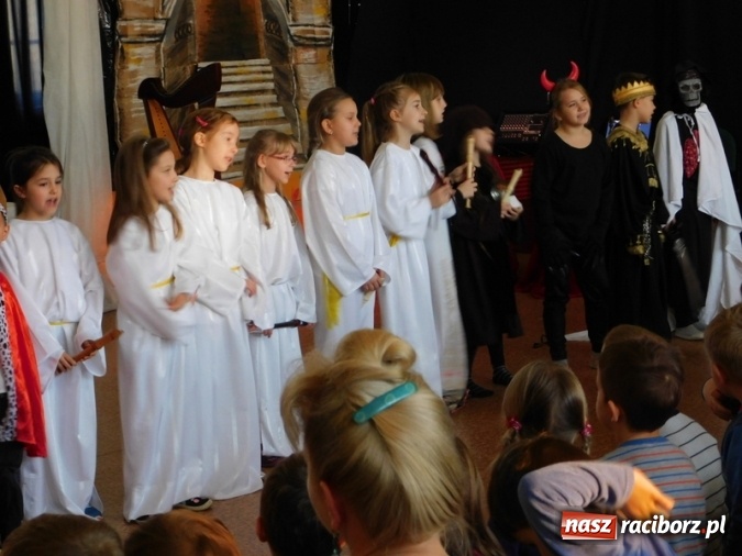 Zdjęcie w galerii na portalu naszraciborz.pl: Jest taki dzień, czyli Jasełka w SP 4  wiadomości z regionu