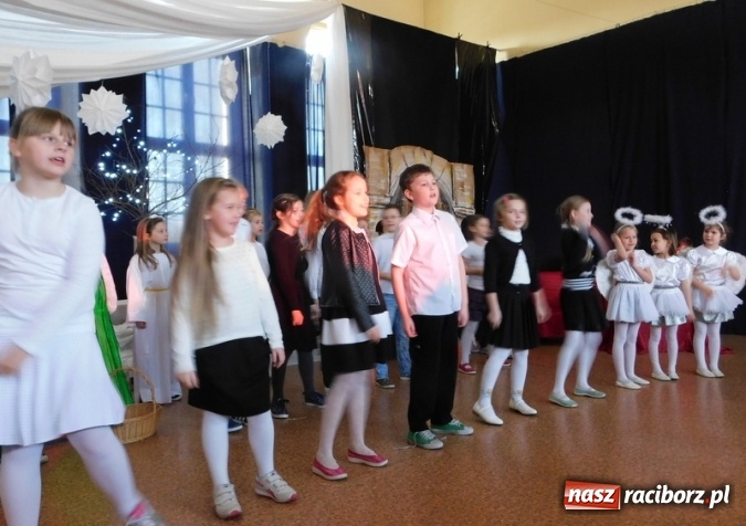 Zdjęcie w galerii na portalu naszraciborz.pl: Jest taki dzień, czyli Jasełka w SP 4  wiadomości z regionu